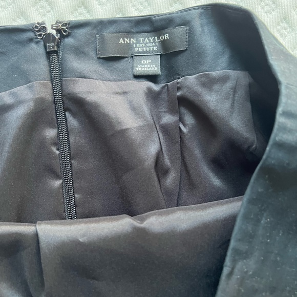 2 Skirt Bundle: BR & A Taylor size 0 - Picture 9 of 11